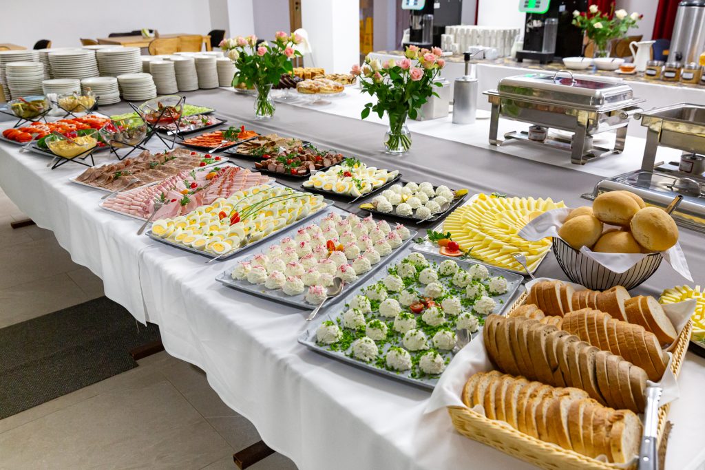 Śniadanie w hotelowej restauracji – Panorama Apartamenty & Spa, Krynica-Zdrój